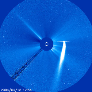 SOHOによるブラッドフィールド彗星（C/2004 F4）