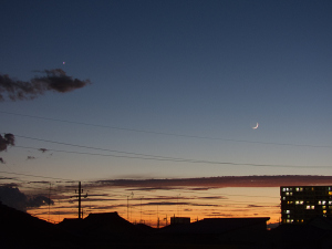 20210810夕方の月と金星